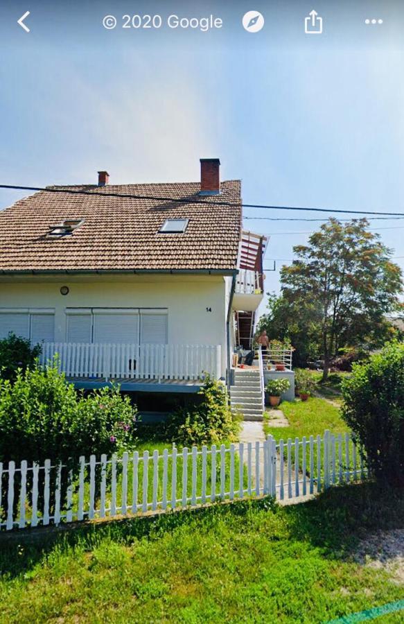 Lelle -Kert Apartman 03 バラトンレッレ エクステリア 写真