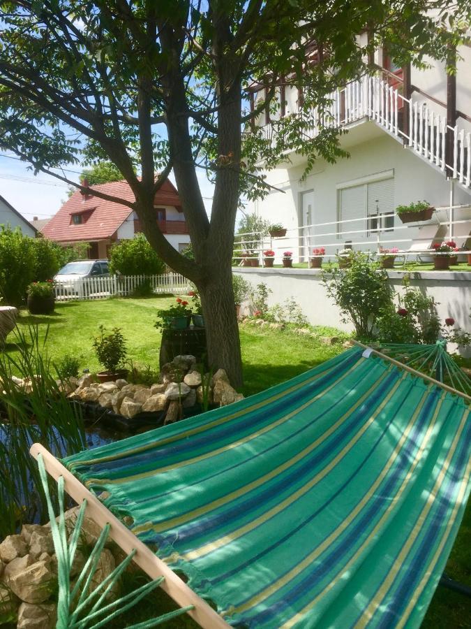 Lelle -Kert Apartman 03 バラトンレッレ エクステリア 写真