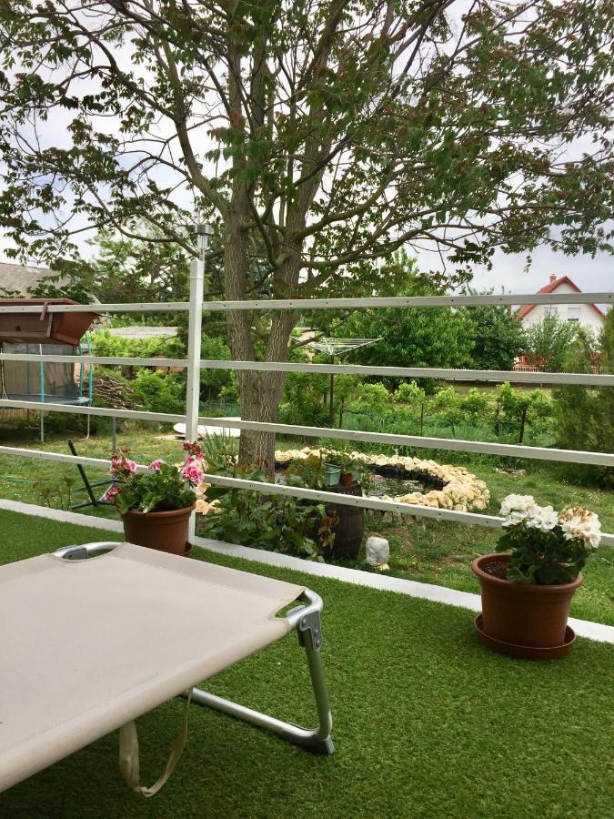 Lelle -Kert Apartman 03 バラトンレッレ エクステリア 写真